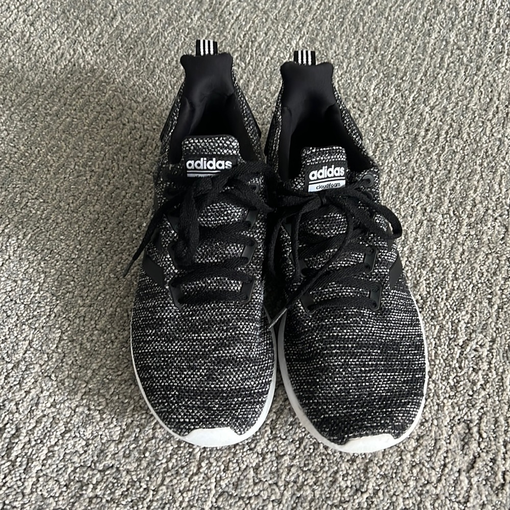 Mens size 9 adidas sneakers